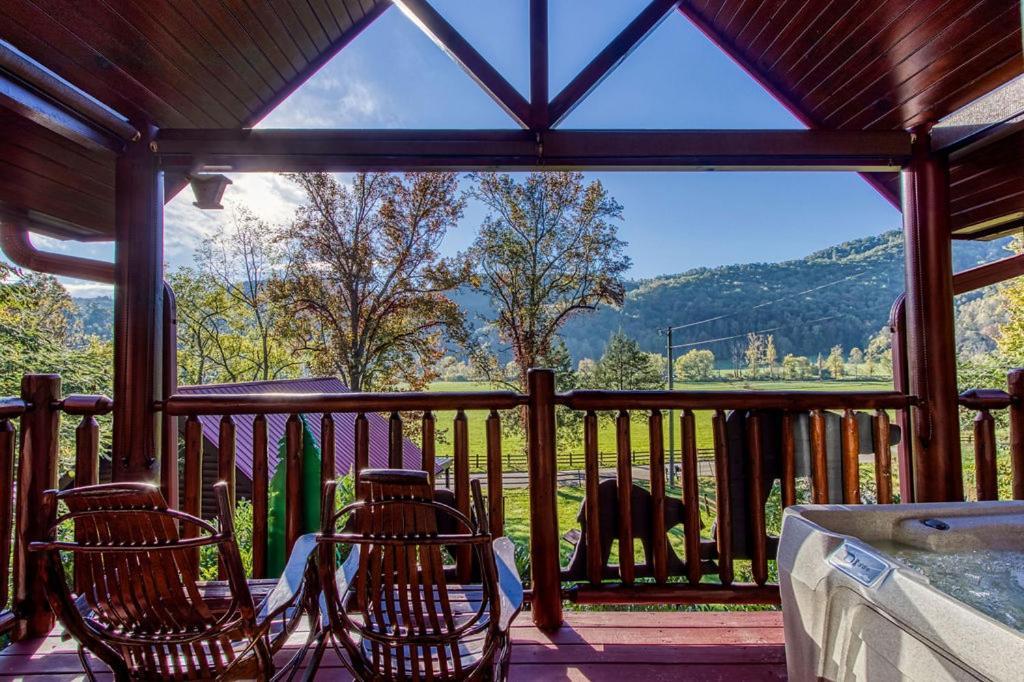 Papa Bear, Hot Tub, Wifi, 1089 Free Tickets Each Paid Day, Dollywood And More Сивиървил Екстериор снимка