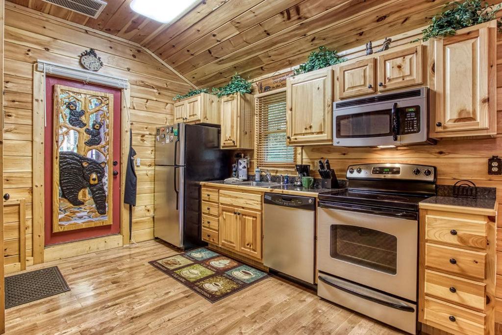 Papa Bear, Hot Tub, Wifi, 1089 Free Tickets Each Paid Day, Dollywood And More Сивиървил Екстериор снимка