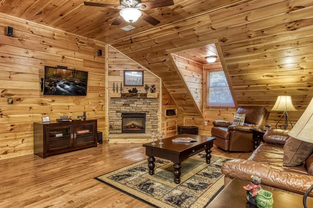 Papa Bear, Hot Tub, Wifi, 1089 Free Tickets Each Paid Day, Dollywood And More Сивиървил Екстериор снимка
