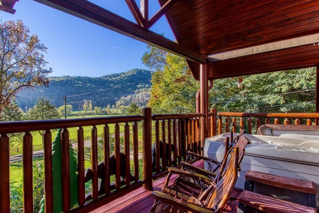 Papa Bear, Hot Tub, Wifi, 1089 Free Tickets Each Paid Day, Dollywood And More Сивиървил Екстериор снимка