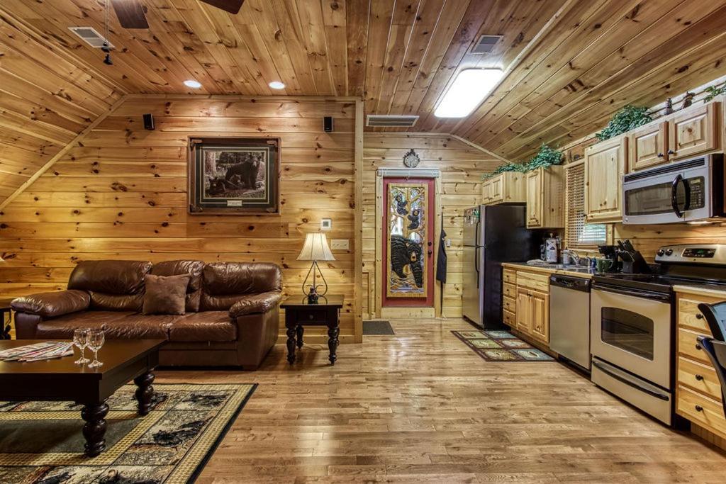 Papa Bear, Hot Tub, Wifi, 1089 Free Tickets Each Paid Day, Dollywood And More Сивиървил Екстериор снимка