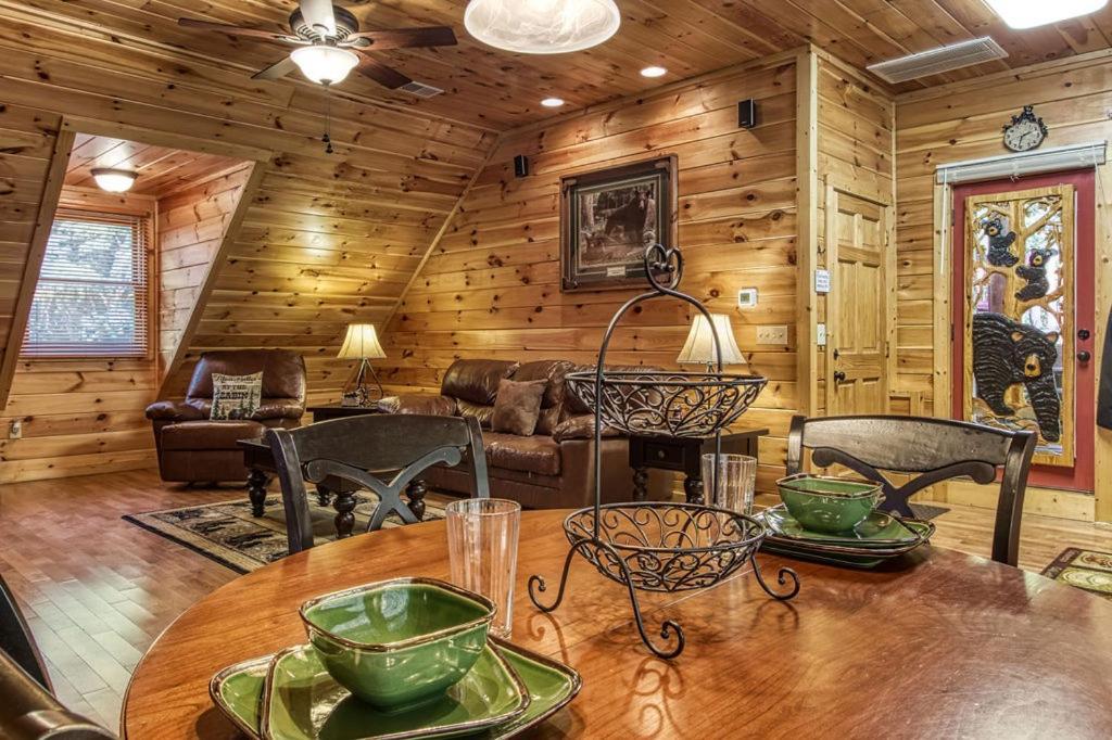 Papa Bear, Hot Tub, Wifi, 1089 Free Tickets Each Paid Day, Dollywood And More Сивиървил Екстериор снимка